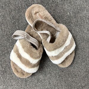 Koolaburra Women’s Furry Slippers - Tan and Cream
